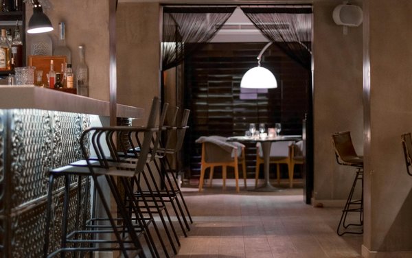 Discover minimalist magic: transform your uk kitchen design with simplicity